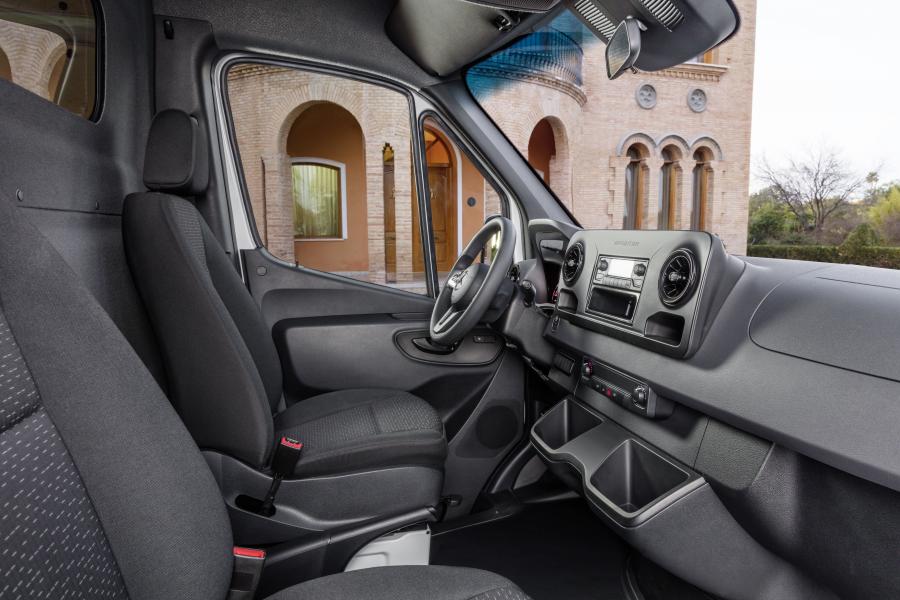 Интерьер Mercedes-Benz Sprinter Panel Van 2018 года  (WW) (фото 20 из 23)